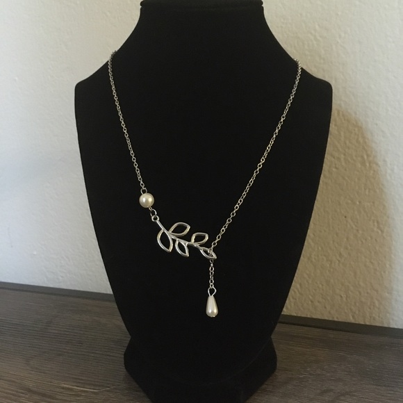 Jewelry - Chic Necklace